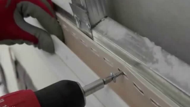 Монтаж вертикального сайдинга - видеоинструкция