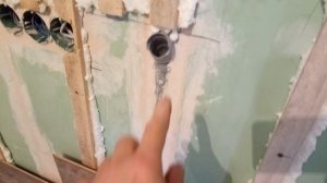 Монтаж ламината на стену.