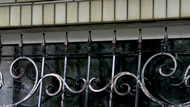 Литые пики для решетки на окно, пример узора кованой решетки с пиками смотреть онлайн