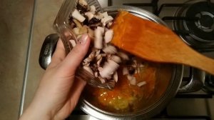 Сырный суп с шампиньонами и сыром сулугуни.