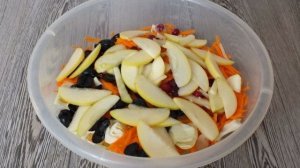 Капуста Провансаль с виноградом и яблоками