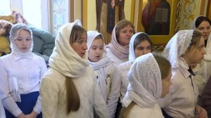 Пение детского клиросного хора в Рождество Христово.