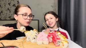 Мукбанг| РОЛЛЫ ?rolls БЕСПЛАТНО ❗️Отвечаем на вопросы?