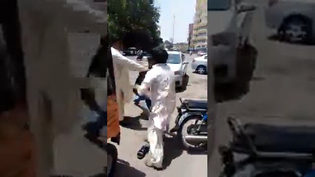 Street Fights Pakistani rickshaw driver fight смотреть онлайн