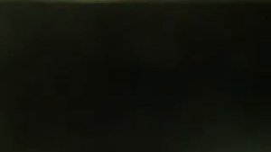 Сотрудник банка общается с должником .