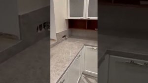 Столешница, фартук и остров из кварцита Тадж Махал!