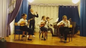 Старинный бальный танец "Падеспань" исполняет ансамбль "Сфорцандо".