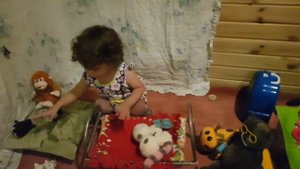 Пять обезьянок прыгают в кроватке