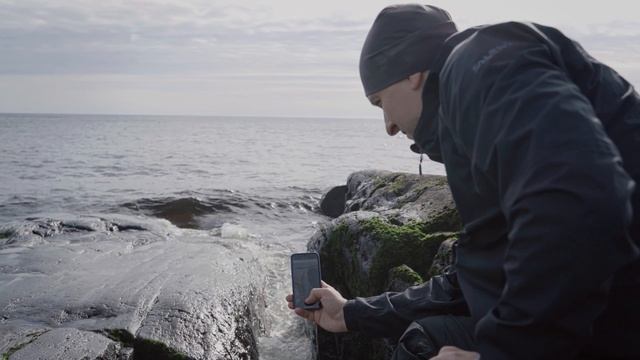 Бушкрафт на Ладожском озере. Готовим яичницу на камне. смотреть онлайн