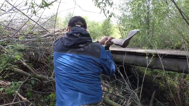 Очистка деревенского забытого родника