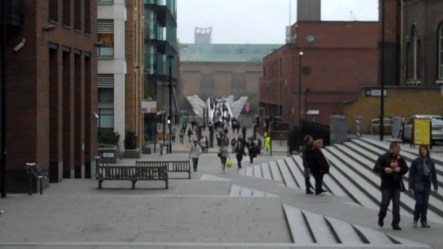 Millenium Bridge, London смотреть онлайн