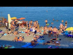 Обстановка в Крыму. Вечерняя набережная Ялты и толпы отдыхающих.
