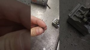 Высверливание стопора на подрулевом блокераторе Рено Меган 2