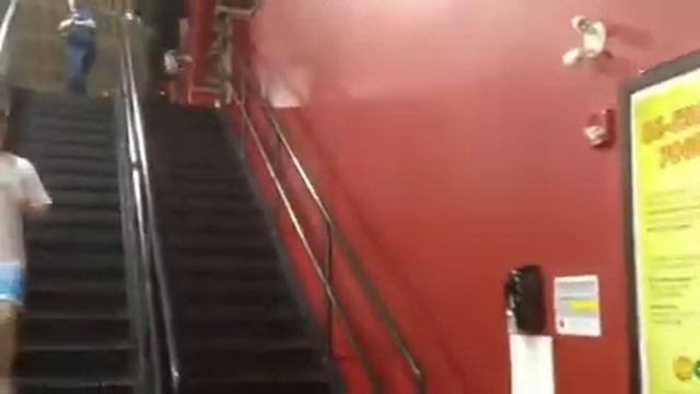 Jumping Up The Stairs - Прыжки По Лестнице смотреть онлайн