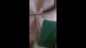 Как почистить пальто от катышек / How to clean the pellets from a coat #shorts #shorts_video