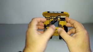 БелАЗ металлическая модель карьерного самосвала.