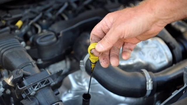 самая ПРОСТАЯ проверка УРОВНЯ МАСЛА [АвтоТренер] смотреть онлайн