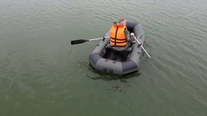 Видеообзор надувной лодки Броня 280 М цвет серый черный