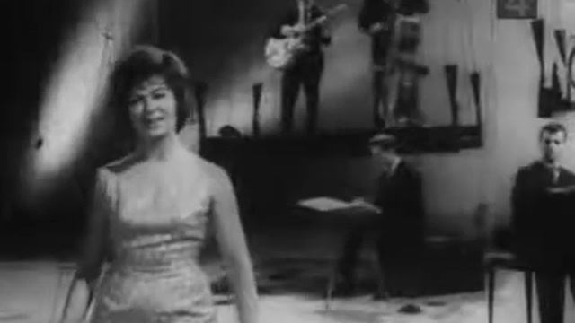 Эдита Пьеха Песня Остаётся с Человеком (English Subtitles) смотреть онлайн