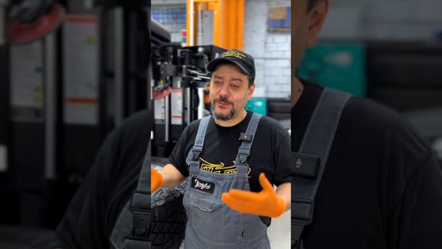 Фирменный шиномонтаж для RAM TRX. Как это делается? смотреть онлайн