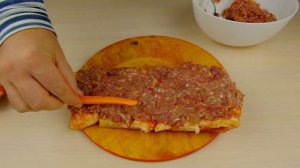 Деликатес из тонкого сала с фаршем