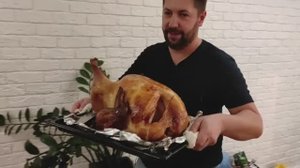 Рождественская индейка в духовке запеченная целиком. Весом 13 кг. Сочная и мягкая.