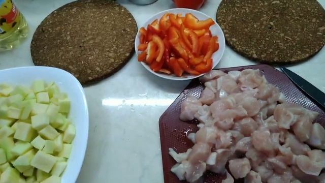 Курица с овощами / Учимся готовить с Е. Като смотреть онлайн