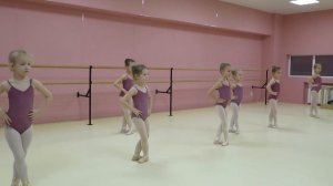 Pas échappé (прыжок из V позиции во II позицию)