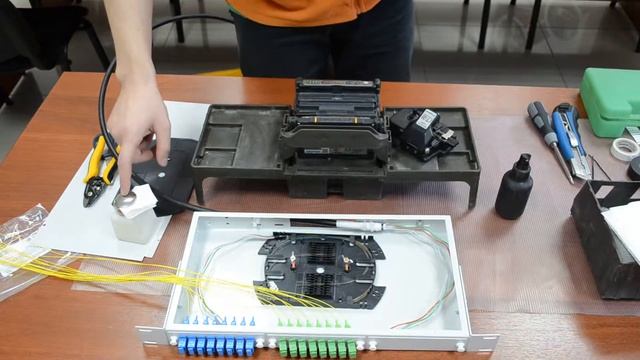 Разварка внешнего самонесущего оптоволоконного кабеля смотреть онлайн