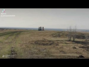 Трактор бтз 243к . весеннее боронование.