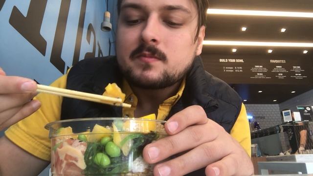 Mainland Poke - гавайская кухня - лосось на рисе