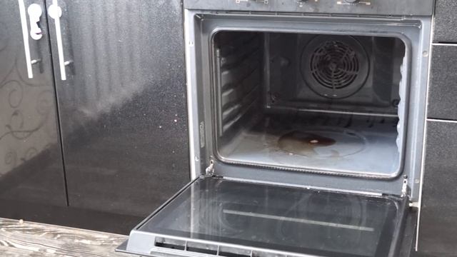 Привожу в порядок стиральную машинку, микроволновку, чищу духовку. смотреть онлайн