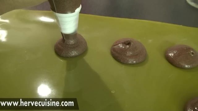 Recette facile des macarons au chocolat par hervecuisine