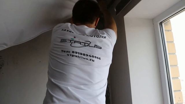монтаж натяжного потолка в еврооднушке, с закладной под раздвижную дверь