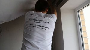 монтаж натяжного потолка в еврооднушке, с закладной под раздвижную дверь