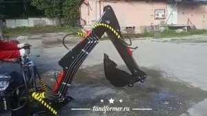 Навесной экскаватор Landformer на японце