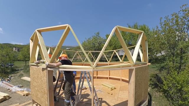 Собираем геодезический купол. В Кутузовка.