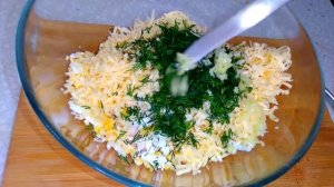 Новый салат из крабовых палочек.