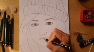 Как нарисовать ДЕВУШКУ В ШАПКЕ за 14 минут | Как нарисовать лицо девушки карандашом поэтапно