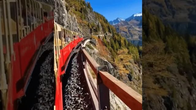 Туристический поезд в Альпах, Швейцария