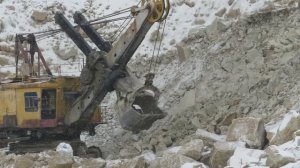 Работа в карьере зимой ЭКГ-5А, БЕЛАЗ-7540