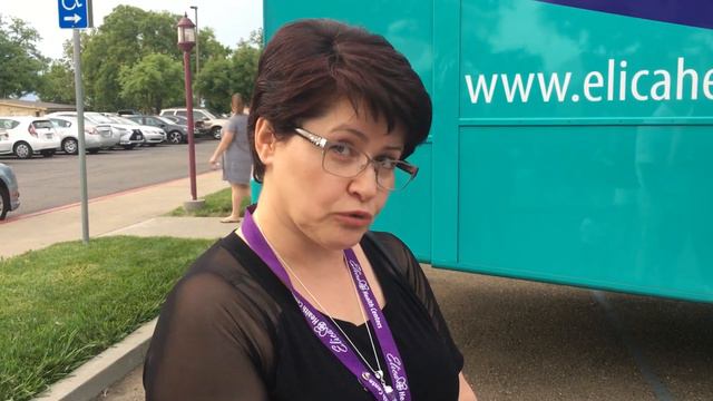 Мобильная Клиника Лечит Бомжей Животных, Бедных В США смотреть онлайн