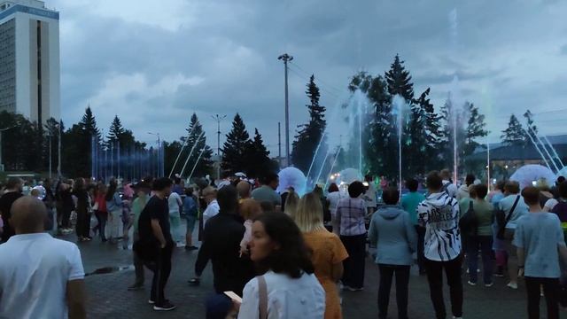 танцующий фонтан в Красноярске!