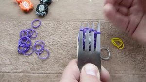 Как сплести фигурку из резинок Ушастый филин