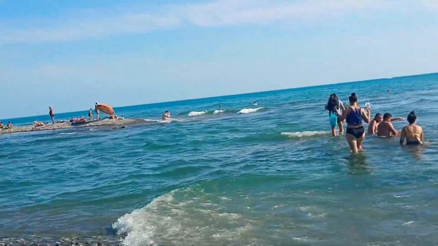 Отдых на море Лазаревское Сочи отличный Жаркий день много людей - без комментариев 9 августа 2022