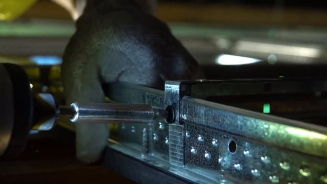 Armstrong® Ceiling Solutions WoodWorks Grille + USAI Downlighting Integration смотреть онлайн