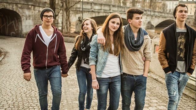 ВРЕДНЫЕ ПРИВЫЧКИ ИЛИ ЗАЧЕМ МЫ ГРЫЗЁМ НОГТИ ? смотреть онлайн