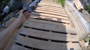 Тротуар из поддонов на участке