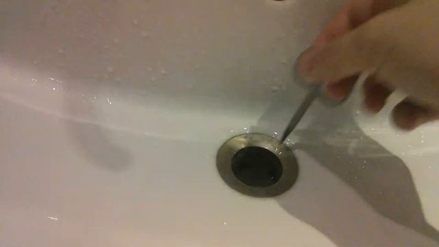 Как достать упавшую в слив крышку от зубной пасты смотреть онлайн