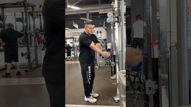 Разгибания в кросовере на трицепс обратным хватом смотреть онлайн